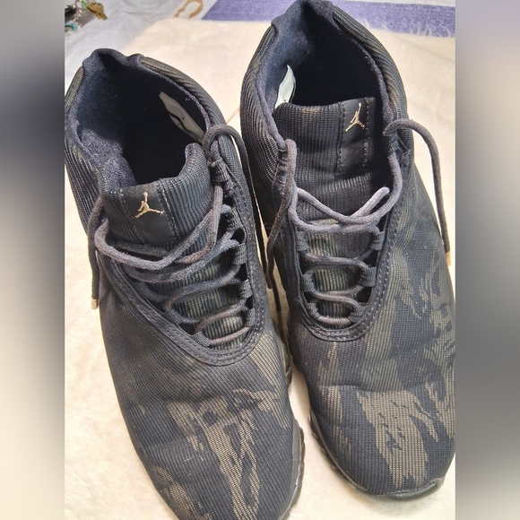 Jordan Black Textured Men's Athletic Shoes - Picture 4 of 8